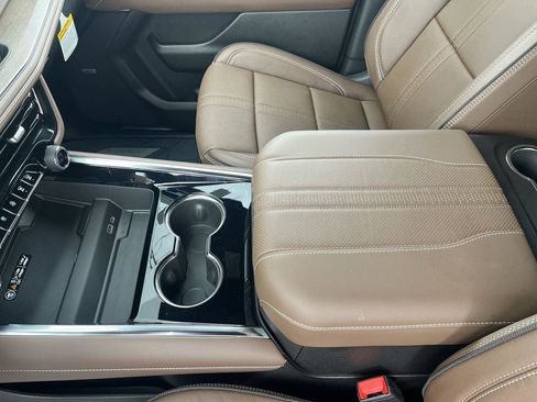 New 2025 Chevrolet Suburban High Country image 20