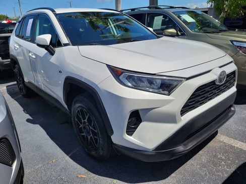 Used 2021 Toyota RAV4 XLE FWD image 2