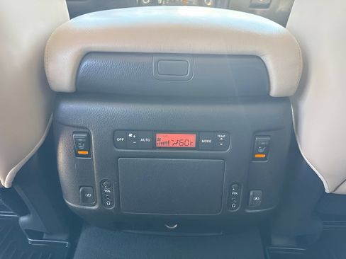 Used 2018 Nissan Armada Platinum w/ Interior Lighting Package RWD image 16