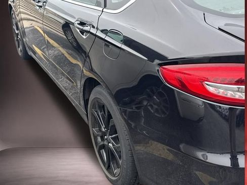 Used 2020 Ford Fusion SE w/ Equipment Group 151A FWD image 2