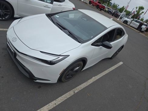 Used 2025 Toyota Prius LE FWD image 11