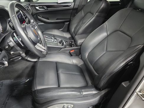 Certified 2023 Porsche Macan AWD/4WD image 5