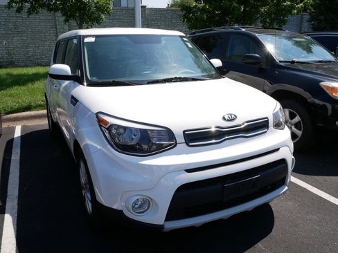 Used 2019 Kia Soul + FWD image 4