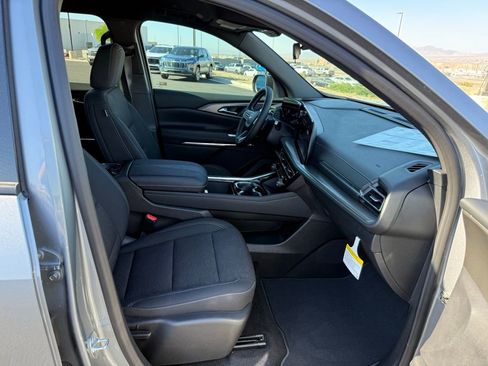 New 2026 Chevrolet Traverse LT image 14