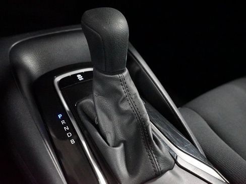 Used 2025 Toyota Corolla LE FWD image 21