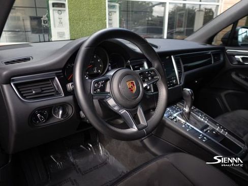 Used 2018 Porsche Macan image 28