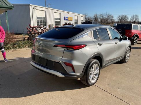 Used 2024 Buick Envista Preferred w/ Convenience I Package image 9