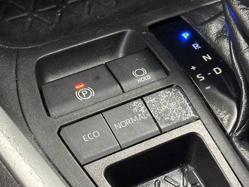 Used 2021 Toyota RAV4 LE image 26