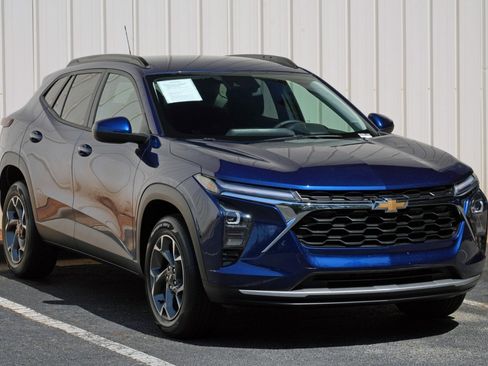 Used 2024 Chevrolet Trax LT w/ Driver Confidence Package FWD image 49