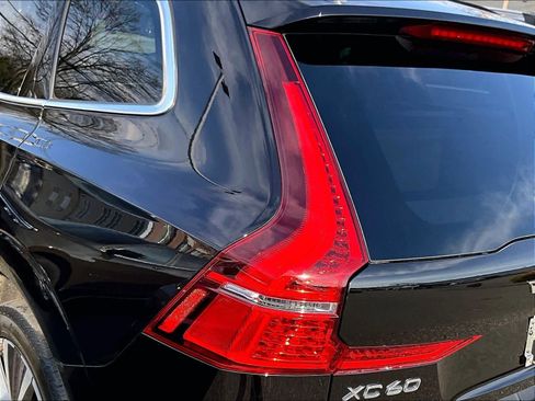 Used 2022 Volvo XC60 B5 Momentum AWD/4WD image 34