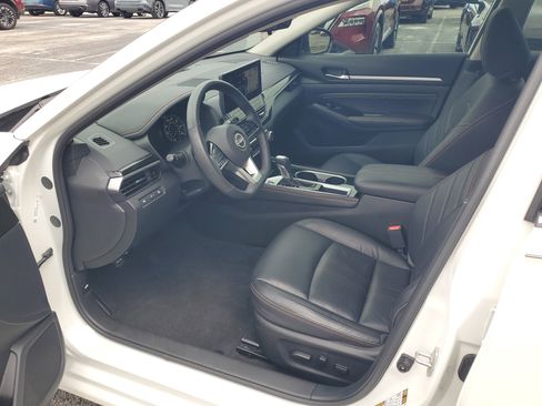 Certified 2023 Nissan Altima 2.5 SR w/ SR Premium Package image 11