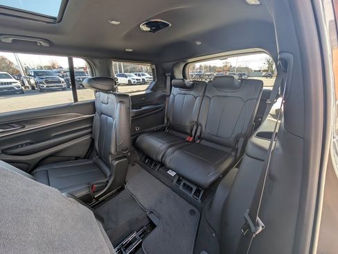 New 2025 Jeep Grand Cherokee L Limited image 17