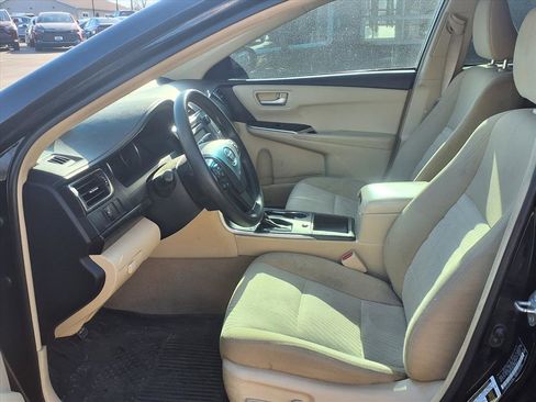 Used 2017 Toyota Camry LE image 23