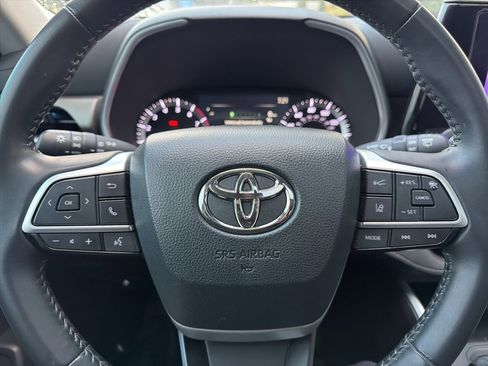 Used 2024 Toyota Highlander XLE image 13