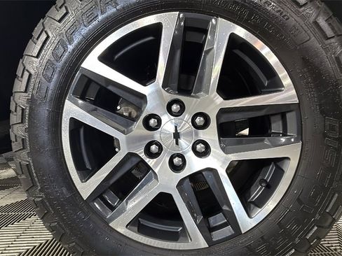 Used 2019 Chevrolet Silverado 1500 Custom Trail Boss w/ Custom Convenience Package image 32