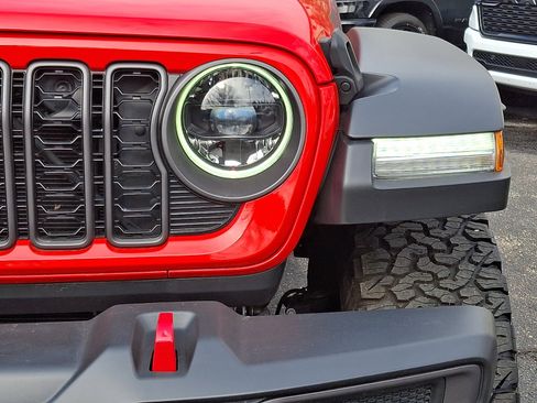 Used 2024 Jeep Wrangler Unlimited Rubicon w/ XTREMEE 35" Tire Package image 9