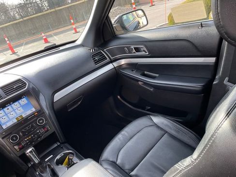 Used 2017 Ford Explorer XLT w/ Equipment Group 202A image 24