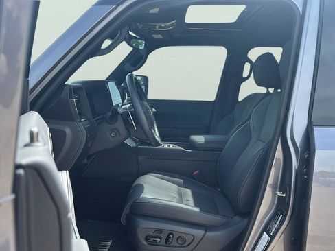 Used 2025 Lexus GX 550 w/ Cold Area Package AWD/4WD image 8