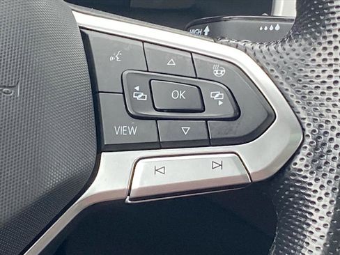 Certified 2022 Volkswagen Atlas Cross Sport SEL Premium R-Line image 9