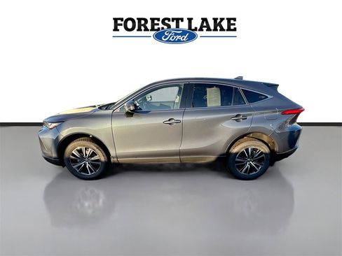 Used 2023 Toyota Venza LE image 4