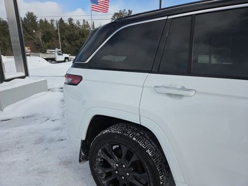 Used 2023 Jeep Grand Cherokee Overland w/ Luxury Tech Group IV image 87