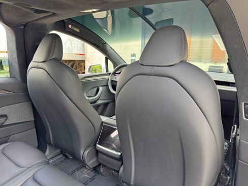 Used 2023 Tesla Model X AWD/4WD image 40