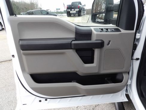 Used 2022 Ford F550 4x4 Crew Cab Super Duty w/ Power Equipment Group image 14