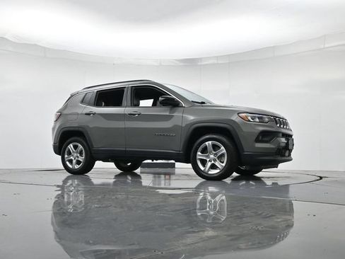 Used 2024 Jeep Compass Latitude AWD/4WD image 34