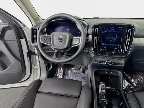 Used 2024 Volvo XC40 B5 Ultimate w/ Protection Package Premier image 26