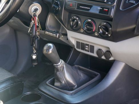 Used 2015 Toyota Tacoma 4x4 Access Cab image 50