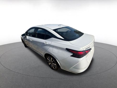 Used 2025 Nissan Versa SV image 5