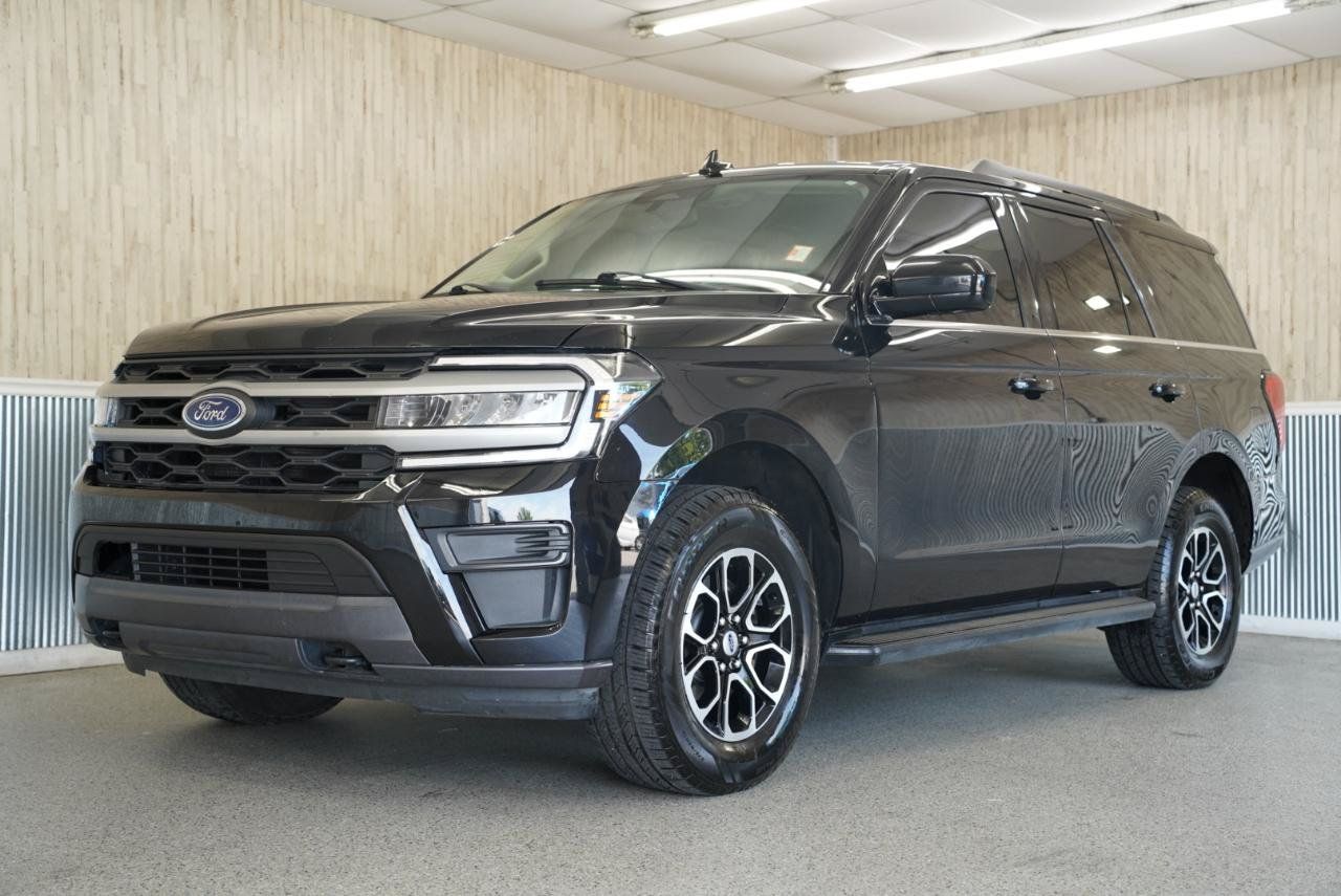 Used 2023 Ford Expedition XLT AWD/4WD image 4