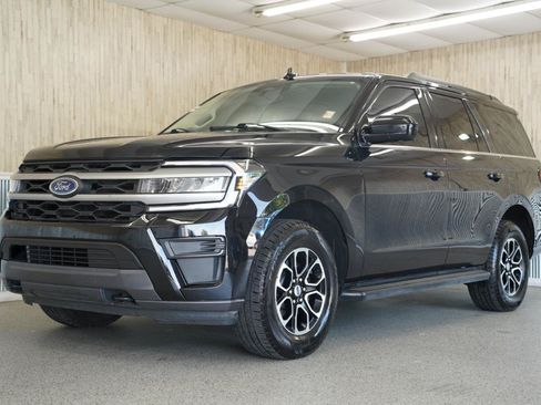 Used 2023 Ford Expedition XLT AWD/4WD image 4