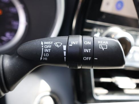 Used 2023 Toyota Highlander XLE FWD image 38