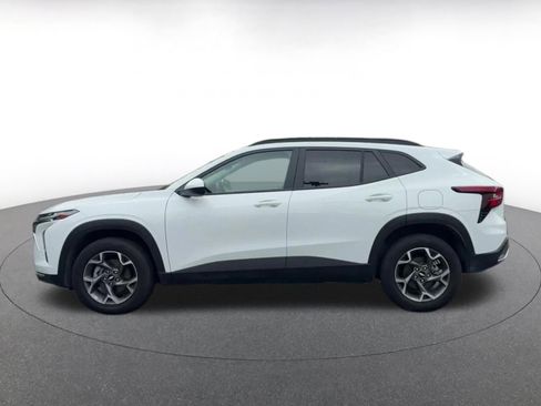 Used 2025 Chevrolet Trax LT FWD image 10