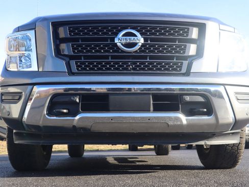 Used 2021 Nissan Titan SV w/ SV Convenience Package image 5