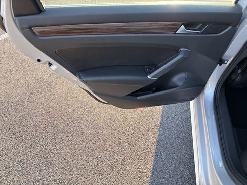 Used 2020 Volkswagen Passat 2.0T SEL image 22