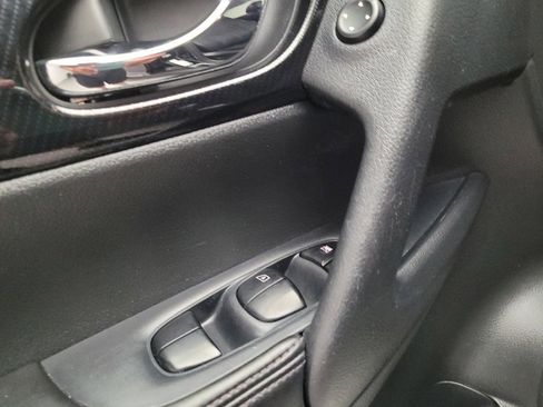Used 2019 Nissan Rogue SL FWD image 27