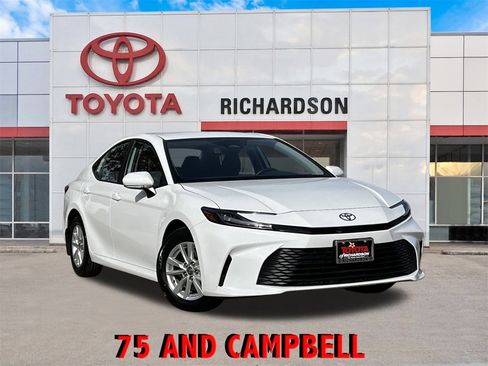 Used 2025 Toyota Camry LE image 1