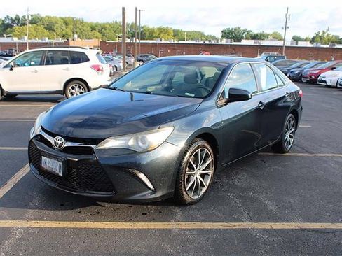 Used 2017 Toyota Camry XSE w/ Moonroof Package FWD image 2
