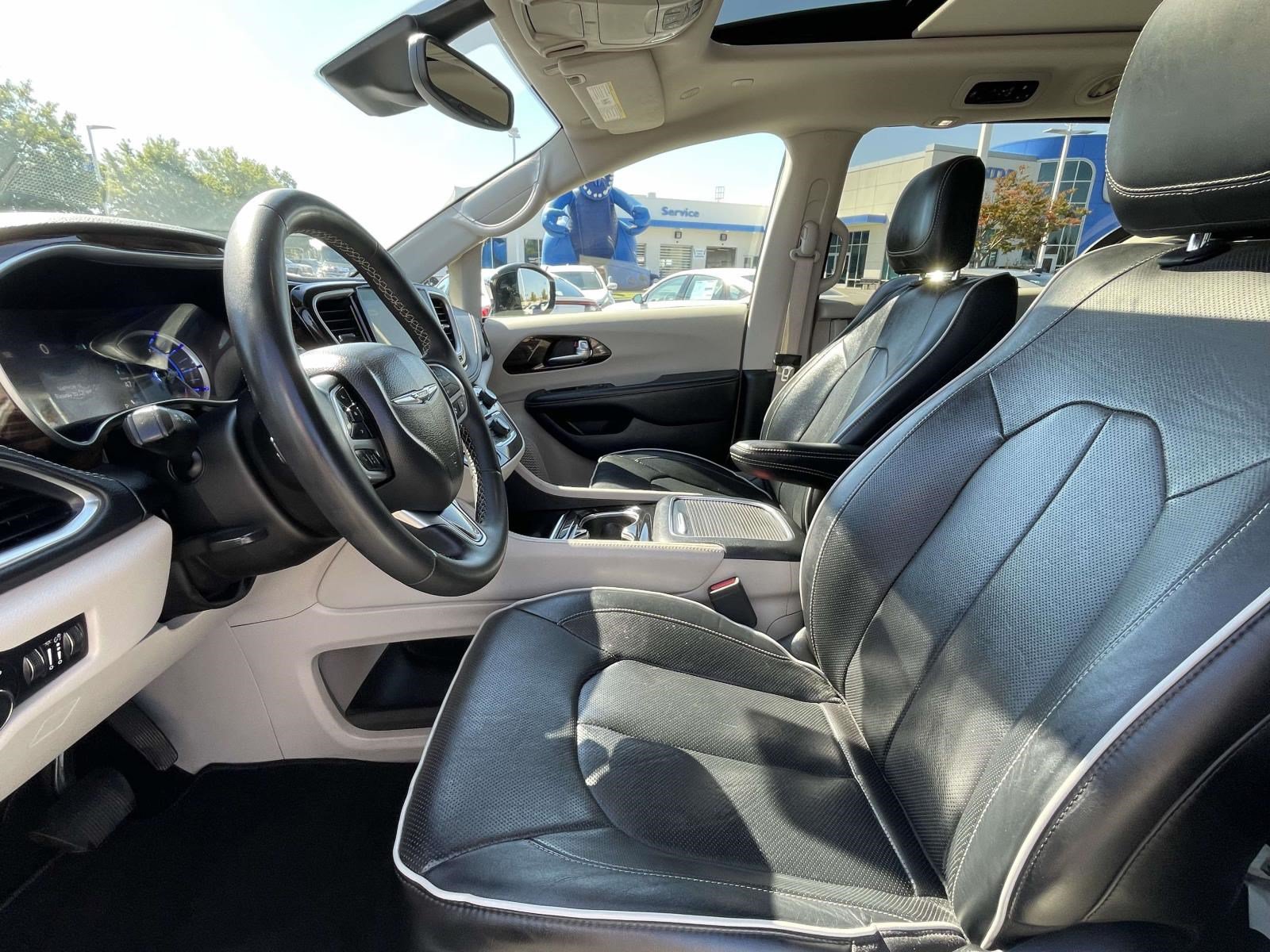 Used 2023 Chrysler Pacifica Limited FWD image 14