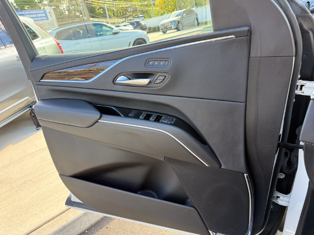 Used 2023 Cadillac Escalade Premium Luxury w/ LPO, Floor Liner Package AWD/4WD image 26