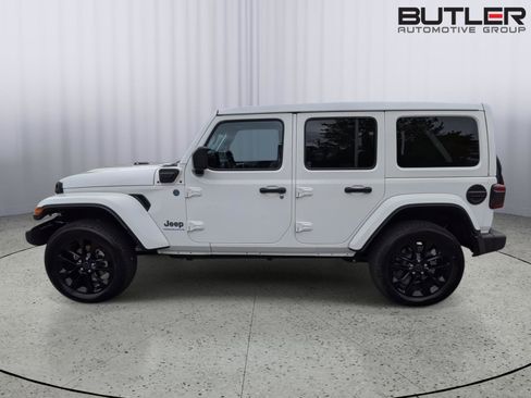 Used 2025 Jeep Wrangler Unlimited Sahara w/ Safety Group AWD/4WD image 5