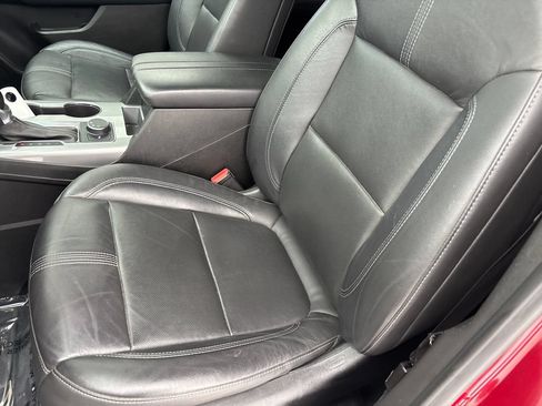 Used 2019 Chevrolet Blazer LT w/ Sound & Technology Package FWD image 18