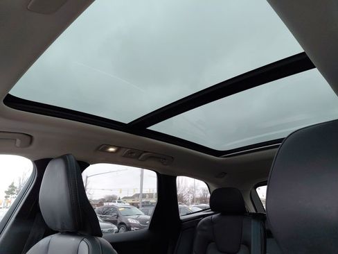 Used 2022 Volvo XC60 B5 Inscription w/ Advanced Package image 19