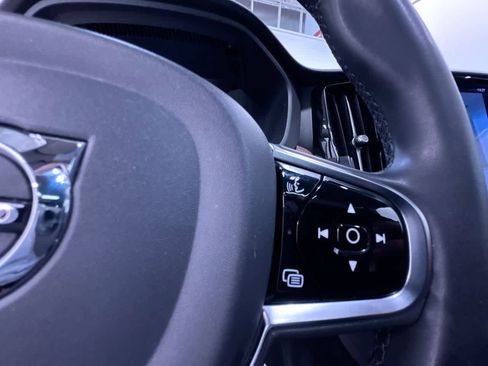 Used 2023 Volvo XC60 B5 Plus image 21