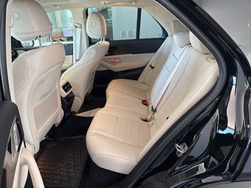 Used 2025 Mercedes-Benz GLE 450e 4MATIC image 9