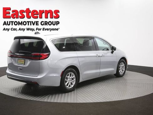 Used 2024 Chrysler Pacifica Touring-L FWD image 42