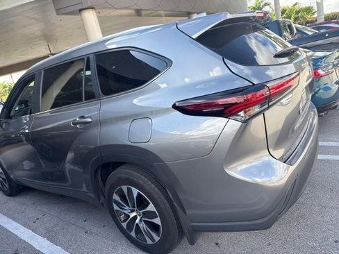 Used 2025 Toyota Highlander XLE image 8