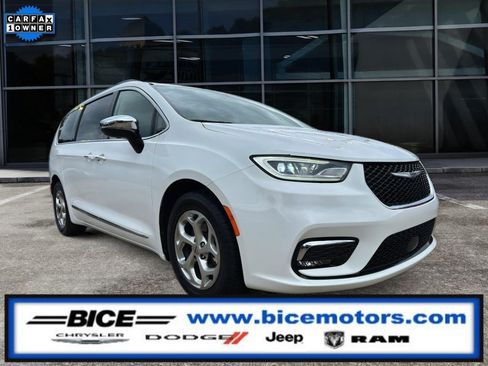 Used 2023 Chrysler Pacifica Limited FWD image 1